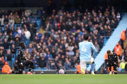When do players take the knee in the Premier League?