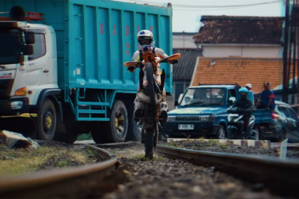 MANUEL LETTENBICHLER | Living Out of a Bag – Vibes Are High