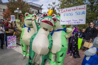 ‘No Tyrants’: Hundreds attend anti-Trump protest in Ottawa