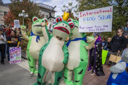 ‘No Tyrants’: Hundreds attend anti-Trump protest in Ottawa