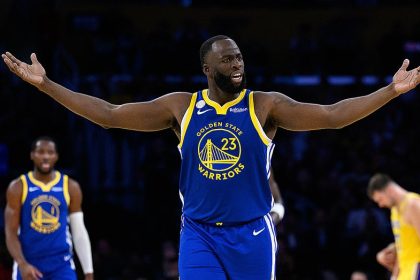 Draymond Green gets called for technical foul from bench less than 7 minutes into NBA season