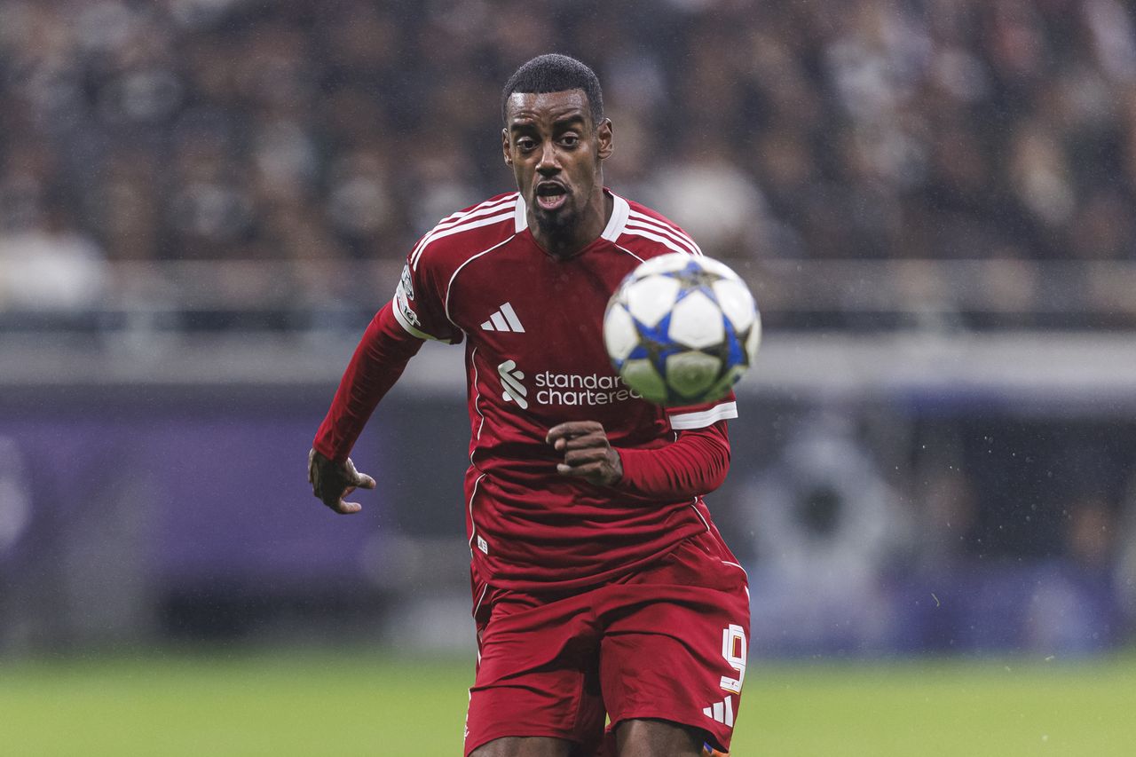 Liverpool star Alexander Isak gives Arne Slot new injury headache