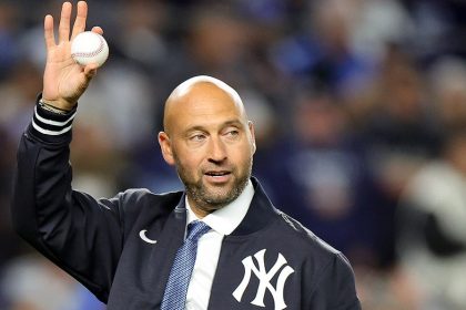 Derek Jeter jokes with Dodgers star Mookie Betts about 2020 World Series win in COVID-shortened season