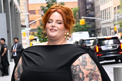Model Tess Holliday claims United flight attendant told her to lose weight during first-class flight with son