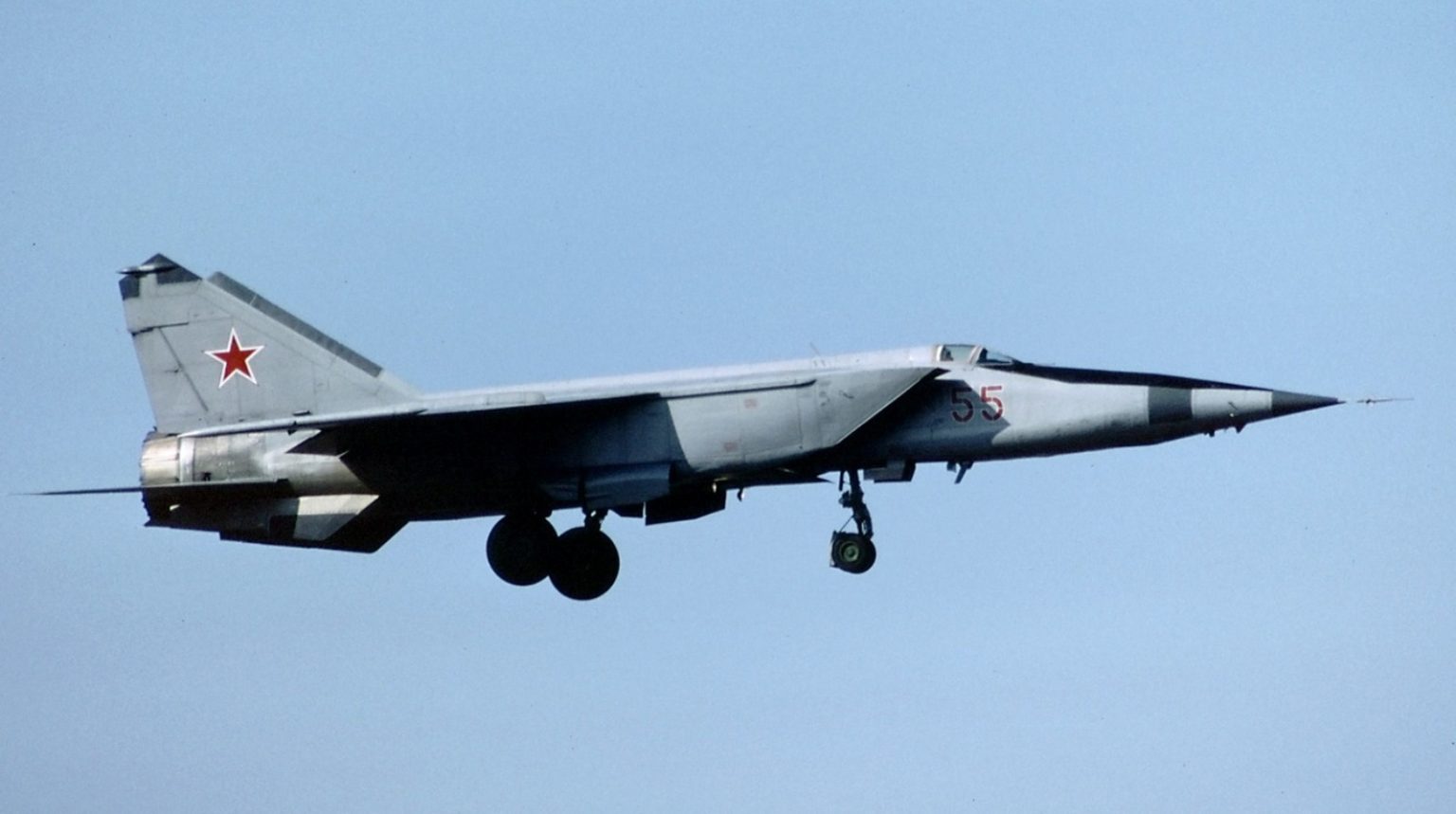 This Historical Defection Forced Russia To Upgrade Its Old School MiG-25 To The MiG-31