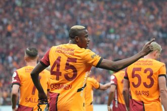 Ajax boss compares Galatasaray star Victor Osimhen to Man United, Chelsea legends in UCL build-up