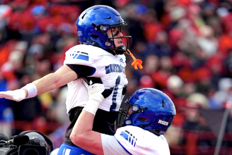 Montréal Carabins upset Laval Rouge et Or to win Dussault Cup, advance to Uteck Bowl