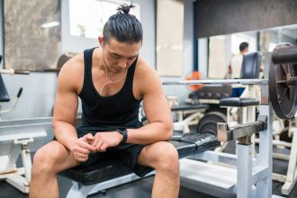 How Long Should I Rest Between Sets to Crush My Workout Goals?