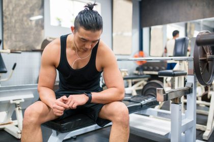 How Long Should I Rest Between Sets to Crush My Workout Goals?