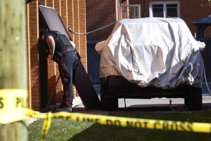 Bank robbery suspect photos released by Ottawa police