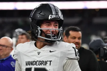 Austin Westlake (TX) leads Austin Vandegrift (TX) 14-13 in 4th quarter: Score, live updates of Texas UIL 6A Division II bi-district showdown