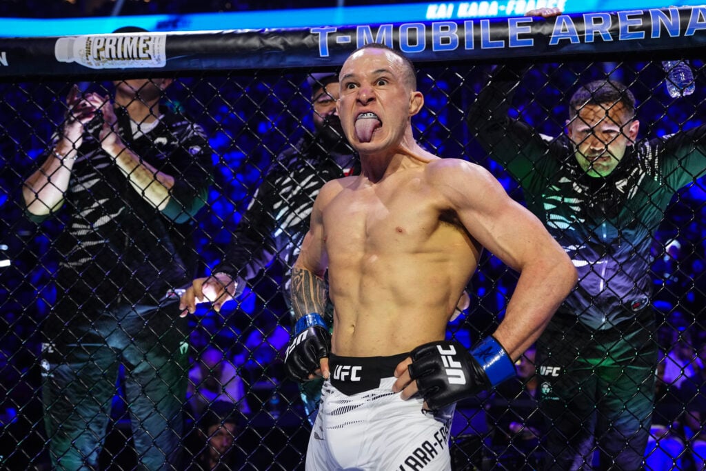 Fans left confused after recent UFC title challenger is bizarrely thrown out of rankings