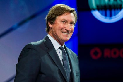 Gretzky meets with Canadian men’s national team ahead of Venezuela match