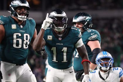 AJ Brown Avoids Jalen Hurts Question, All Business For Eagles-Cowboys