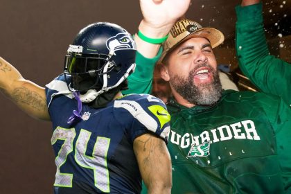 Marshawn Lynch FaceTimes Corey Mace during Saskatchewan Roughriders’ Grey Cup parade