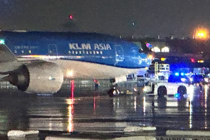 Passenger allegedly opens emergency exit door on taxiing plane, deploys slide at Atlanta airport: police