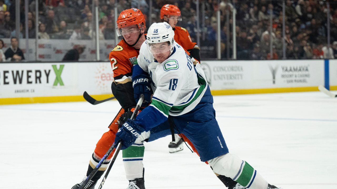 Canucks knock off division-leading Ducks