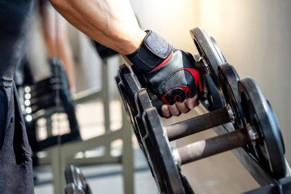 Should You Ever Wear Weightlifting Gloves?