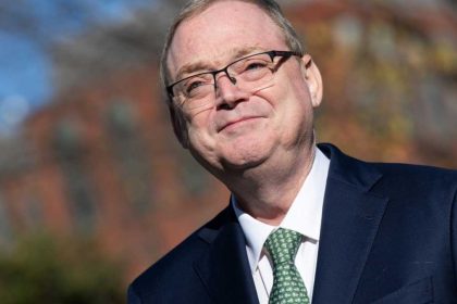 Trump hints economic adviser Hassett may be Fed chair pick