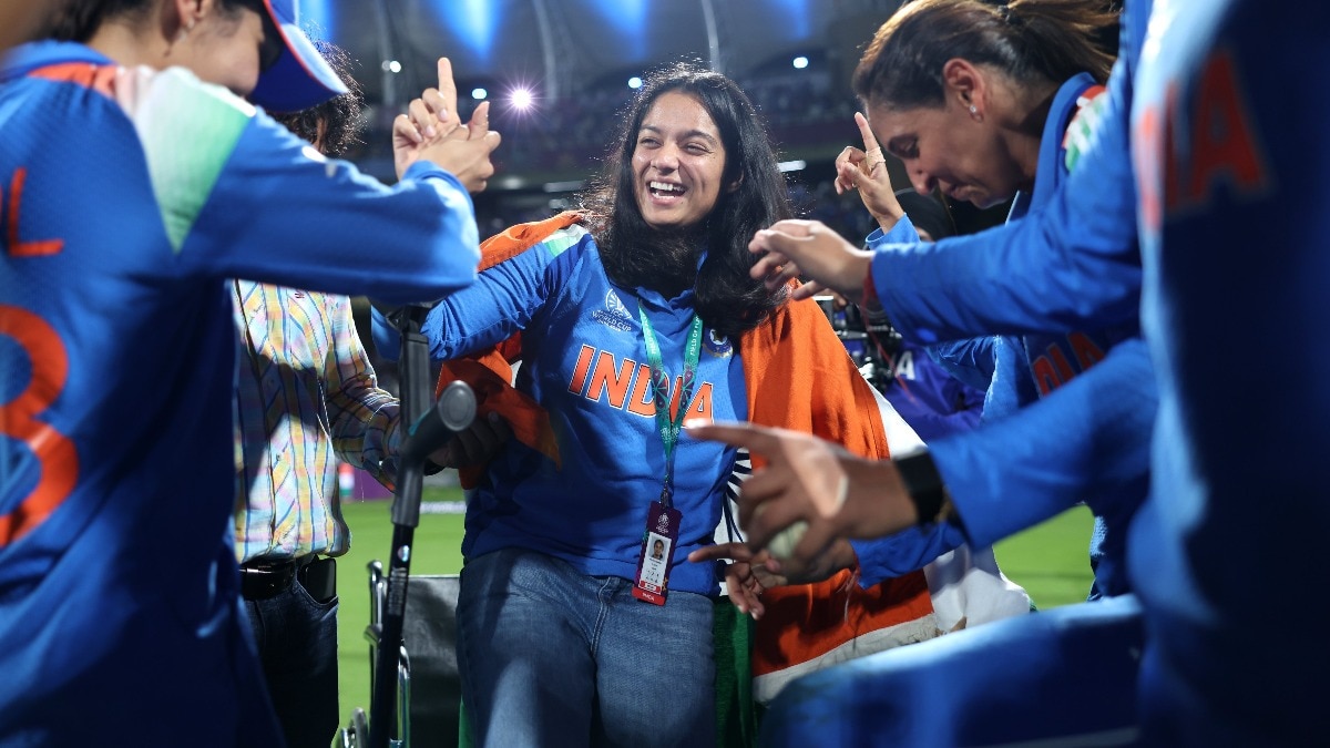 ‘मेरे कंधे पर तिरंगा…’, जीत के बाद व्हील चेयर पर मैदान में पहुंचीं प्रतीका रावल, देखें VIDEO