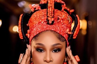 Who Says Edo Brides Must Wear Red? This Black & Gold Look Is Breathtaking!