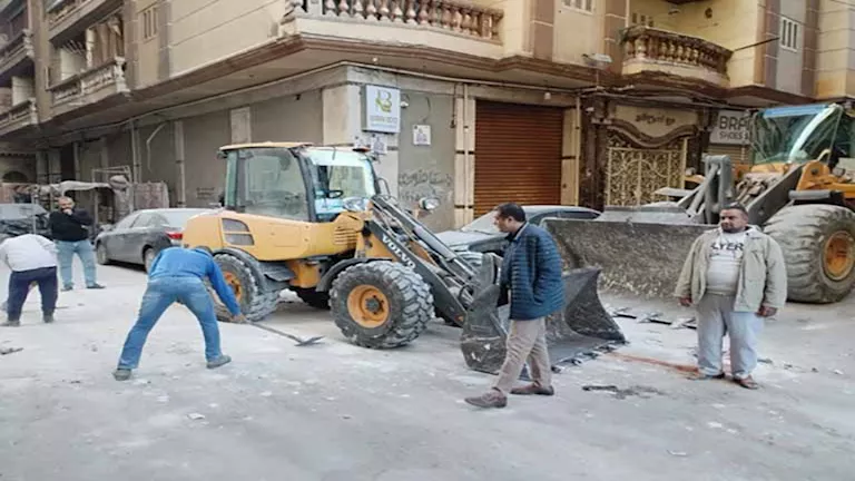 صادر له قرار هدم منذ 2003.. انهيار جزئي لعقار من 4 طوابق بالإسكندرية (صور)