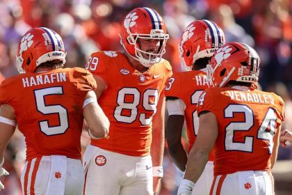 College football fans poke fun at Clemson over fake punt mishap