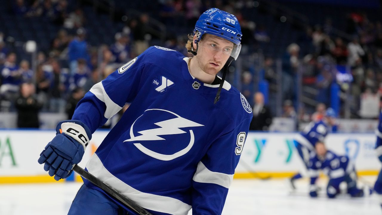 Lightning sign D J.J. Moser to eight-year, $54M extension