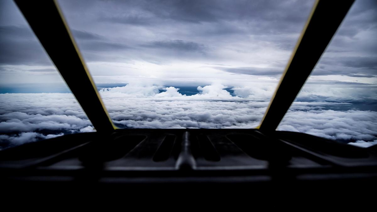 U.S. airlines cancel over 1,000 flights due to Northeast winter storm warnings