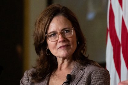 Amy Coney Barrett calls Roe v Wade ‘free-floating’ decision that judges ‘read into’ Constitution