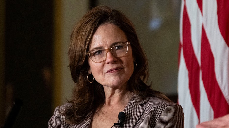 Amy Coney Barrett calls Roe v Wade ‘free-floating’ decision that judges ‘read into’ Constitution