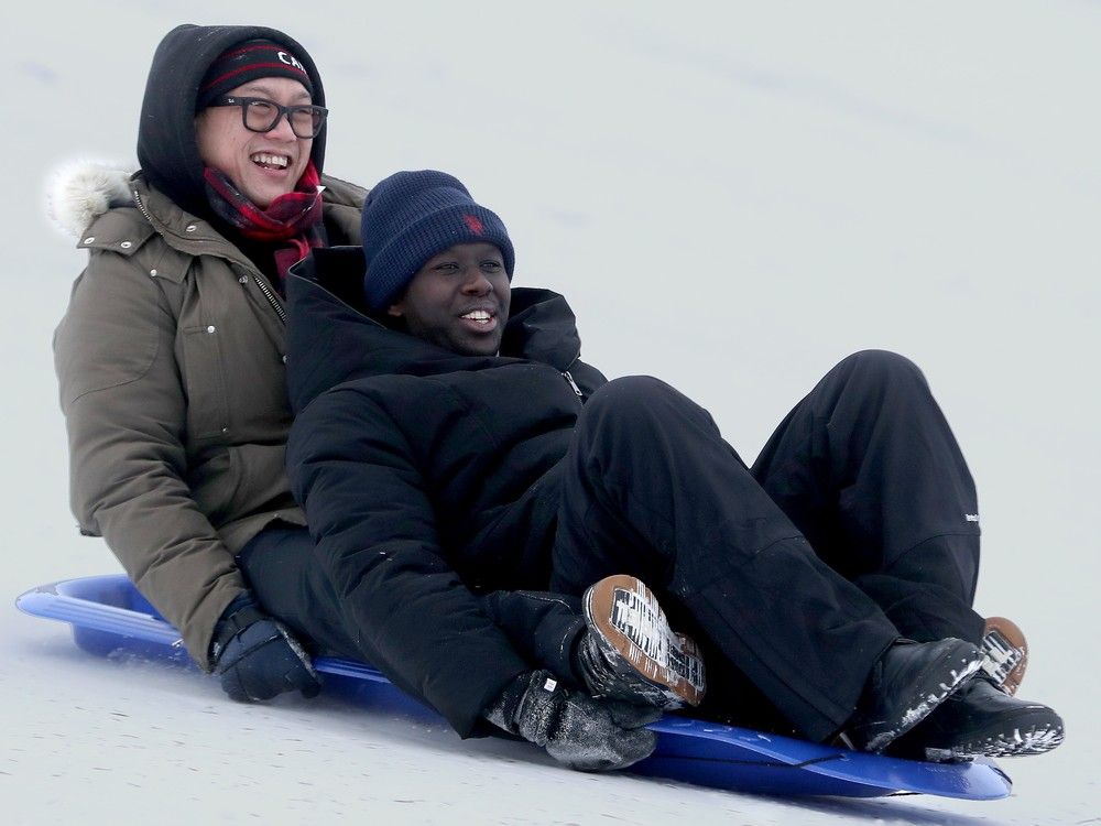 Ottawa man takes his Uber driver tobogganing for first time