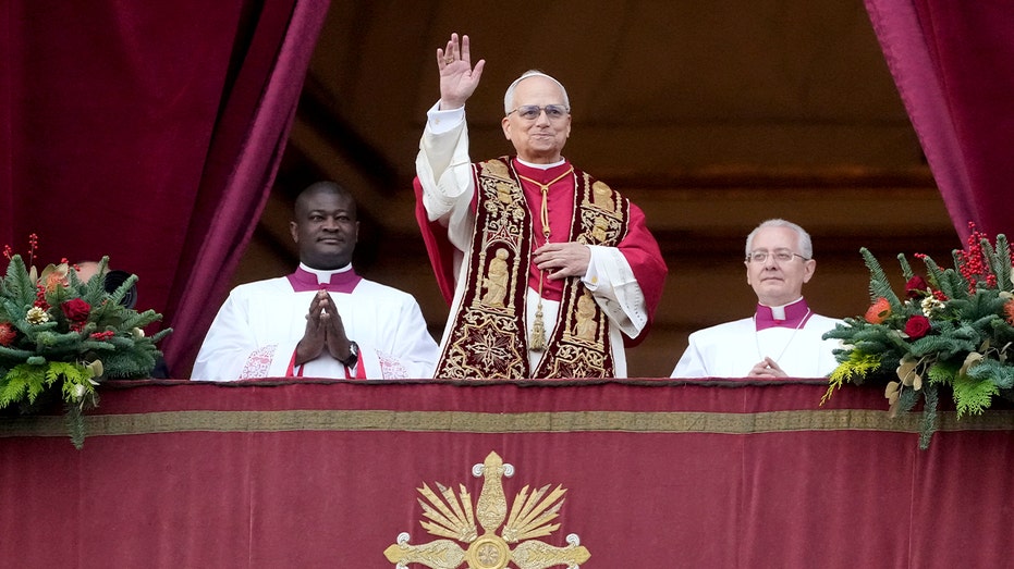 Pope Leo XIV delivers first Christmas message calling for end to violence in Middle East, Russia-Ukraine war