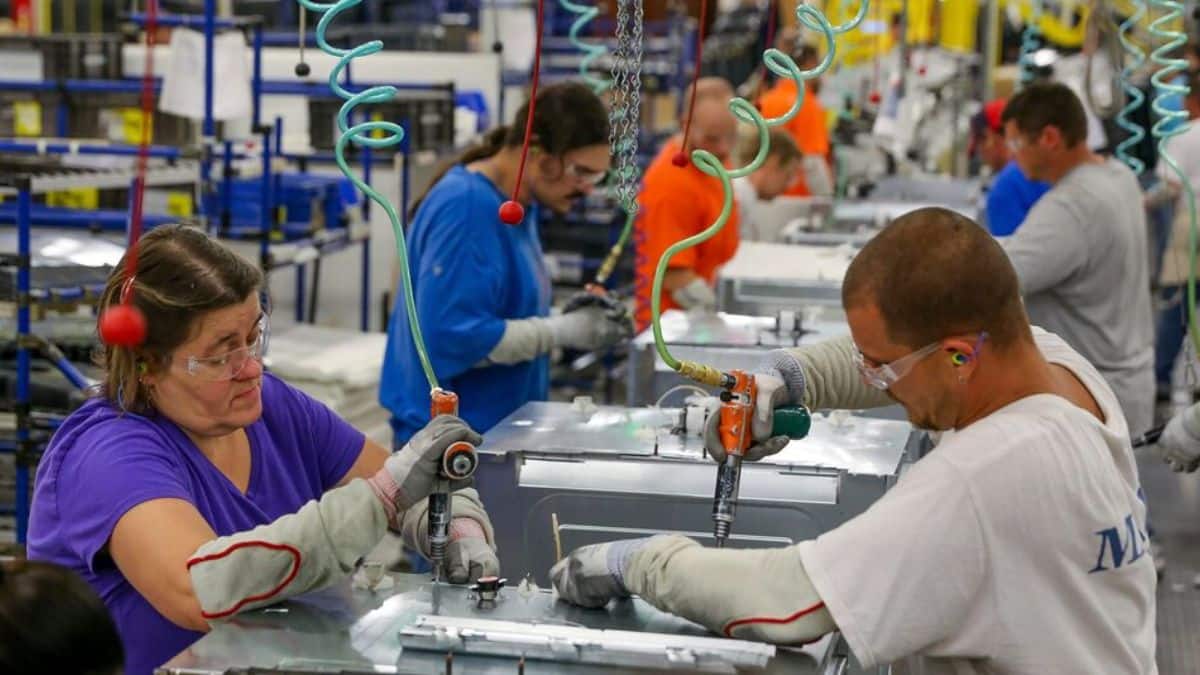 US Q3 GDP likely at 3.5% as economy shows resilience after longest government shutdown