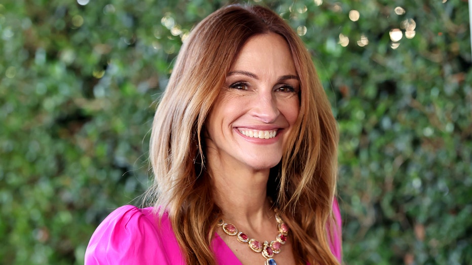 Julia Roberts jokes about how many ‘movies left’ in her career, feels a ‘compulsion’ to return to theater