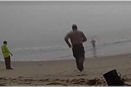 LA deputies caught on camera racing into foggy ocean to rescue disoriented paragliders