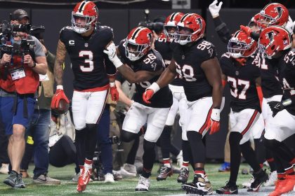 NFL Week 17 grades: Falcons earn ‘A-‘ for stunning Monday night win over Rams; Steelers get ‘D’ for choking