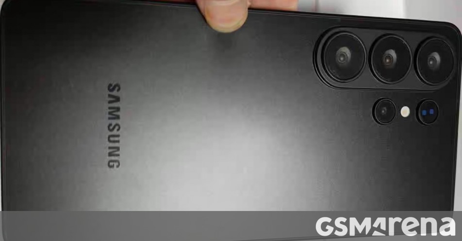Samsung Galaxy S26 Ultra dummy units star in live images, hands-on video