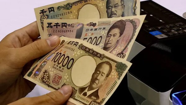 الين الياباني يرتفع مع ترقب الأسواق لرفع أسعار الفائدة وإمكان تدخل السلطات