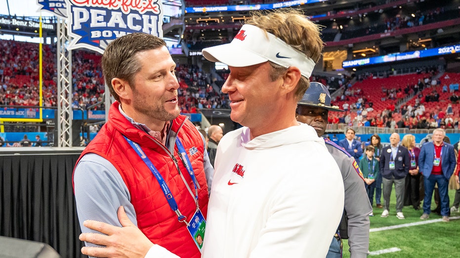 Ole Miss-Lane Kiffin divorce takes another dramatic turn as athletic director seemingly backs players’ dispute