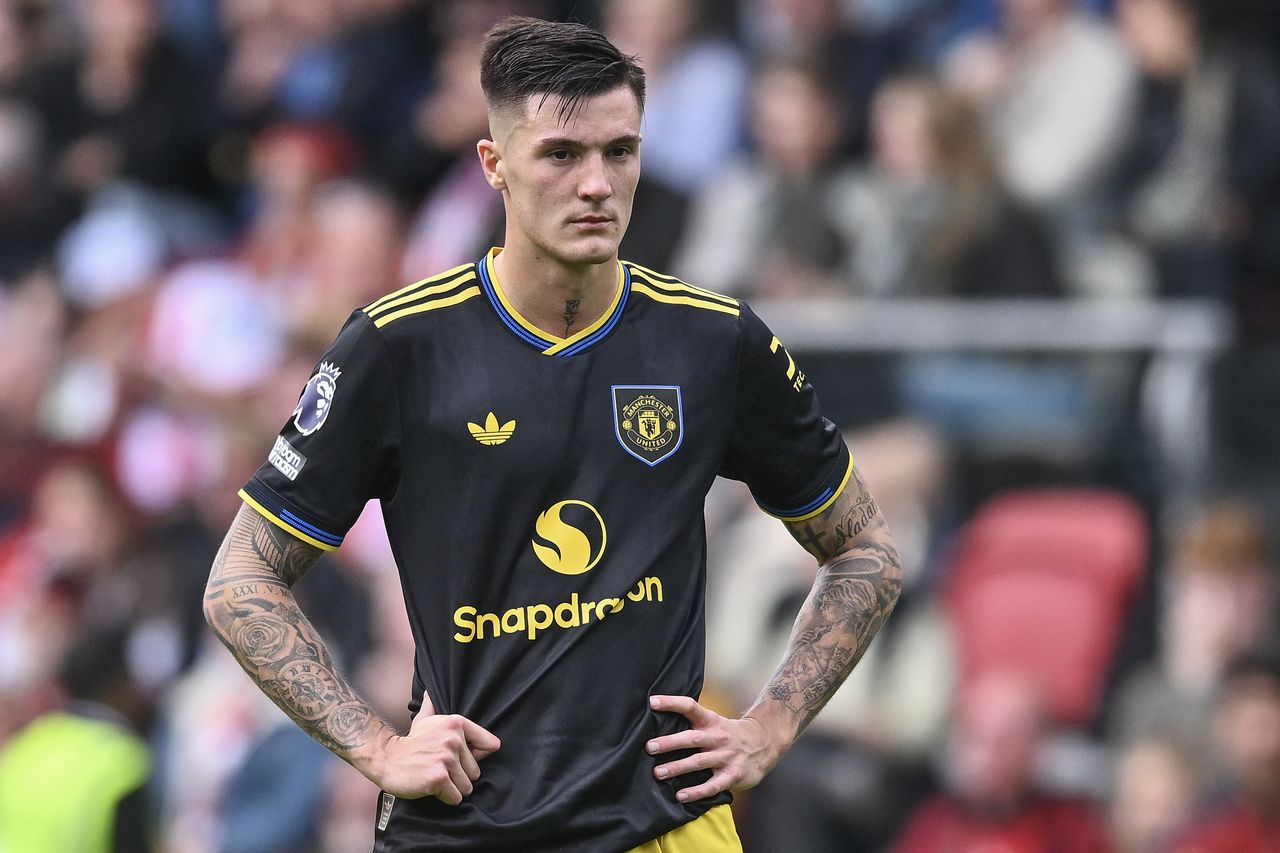 ‘Benjamin Sesko isn’t as good as Manchester United’s other forwards’ – Gordon Strachan wants to see more from Slovenian Red Devils attacker