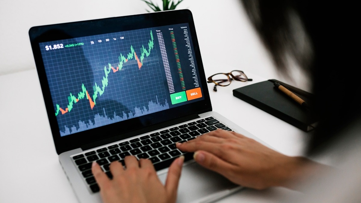 निफ्टी ने आज लगा दिया रिकॉर्ड हाई… सेंसेक्‍स 570 अंक उछला, 19% तक चढ़े ये स्‍टॉक!