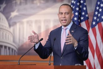 House Passes Bill to Extend Healthcare Subsidies in Defiance of GOP Leaders