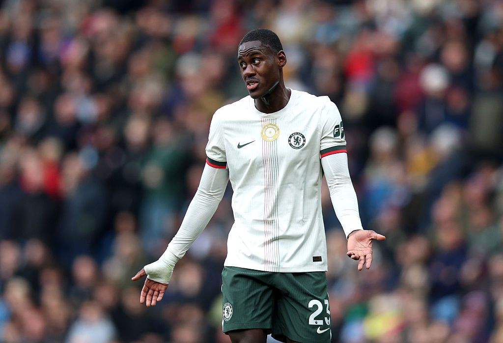 Referee spares Chelsea blushes in defensive mix-up against Burnley