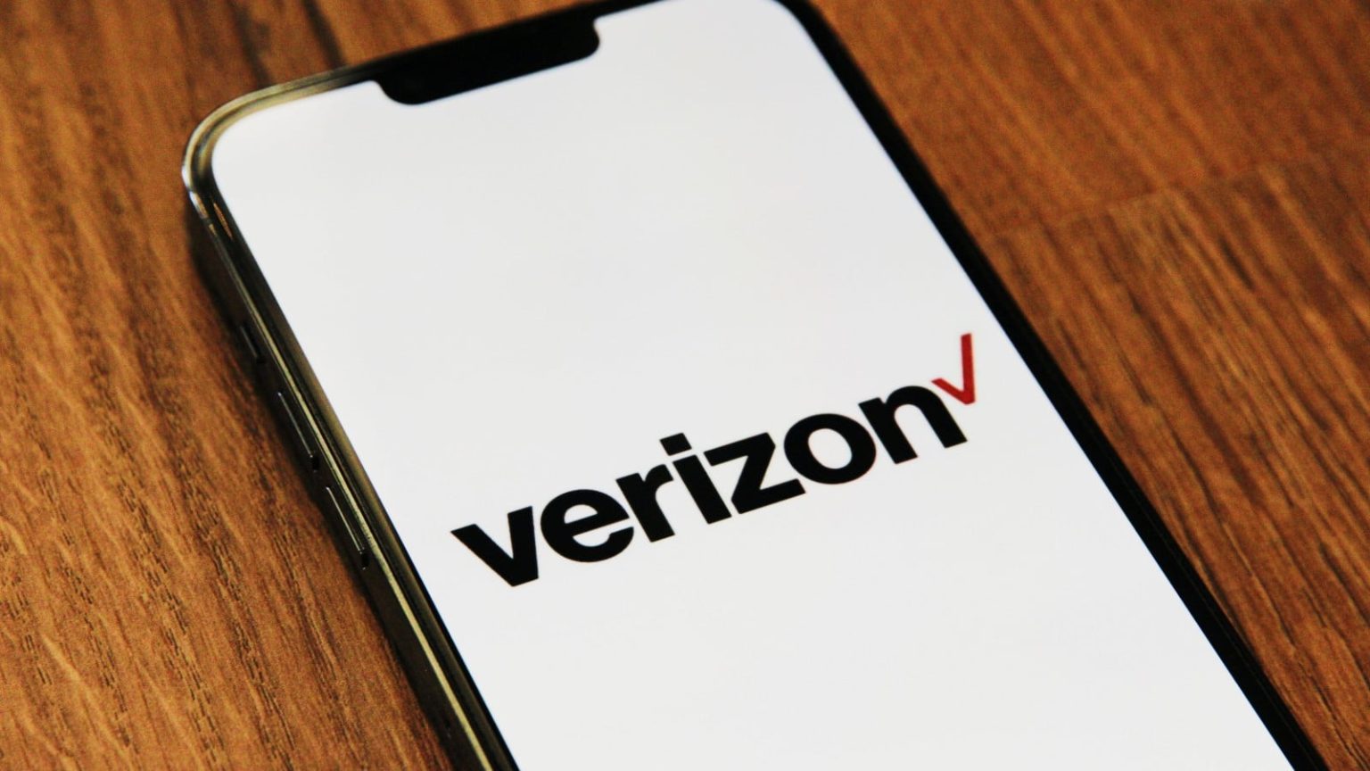 Verizon Wireless outage puts phones in SOS mode without cell service