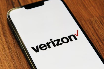 Verizon Wireless outage puts phones in SOS mode without cell service