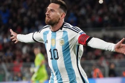 Lionel Messi returns to Camp Nou