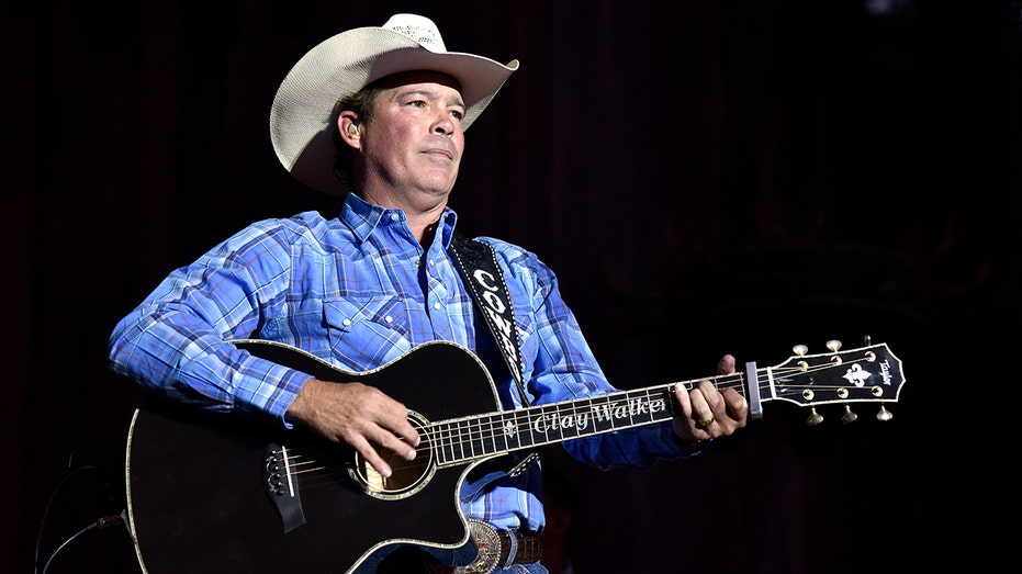 Country singer Clay Walker admits to worsening MS symptoms nearly 30 years after diagnosis