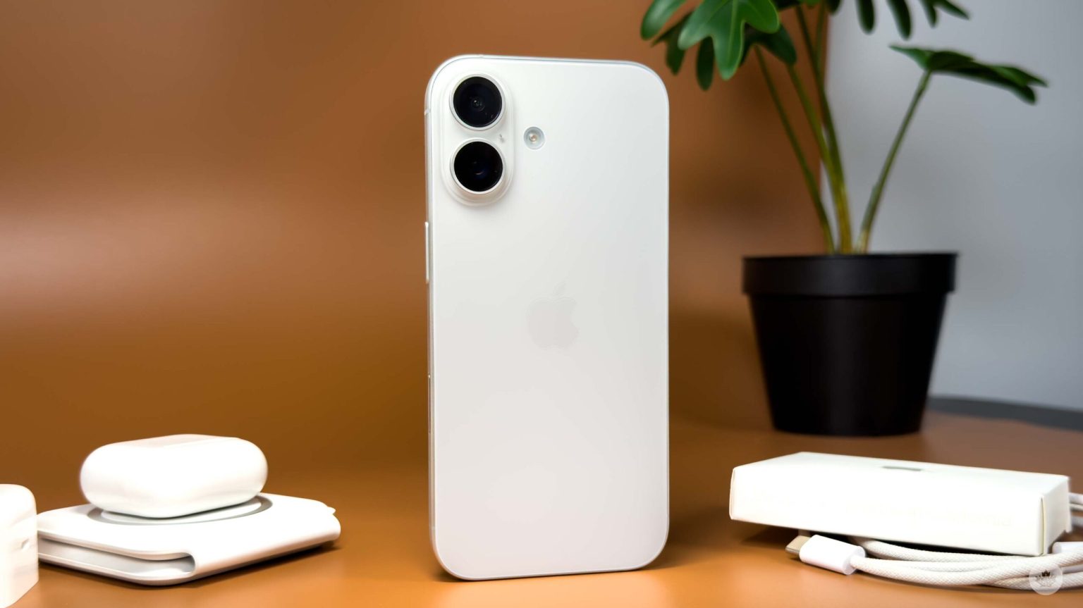 Apple struggling with key material supply amid AI chip shortage