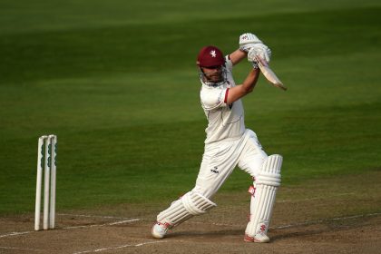 Hildreth digs in to help dig Somerset out of trouble